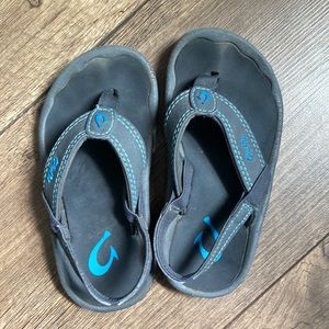 Olukai toddler boys sandals. Size 8.